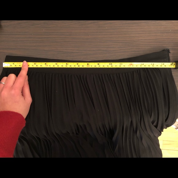 Pleated maxi skirt, high-low - Picture 9 of 9